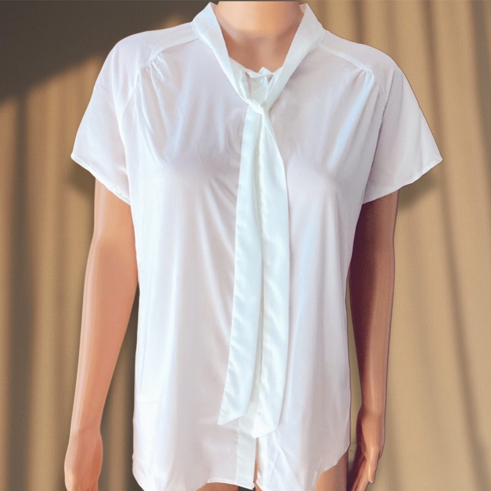 NWT meaeor blouse w front white tie